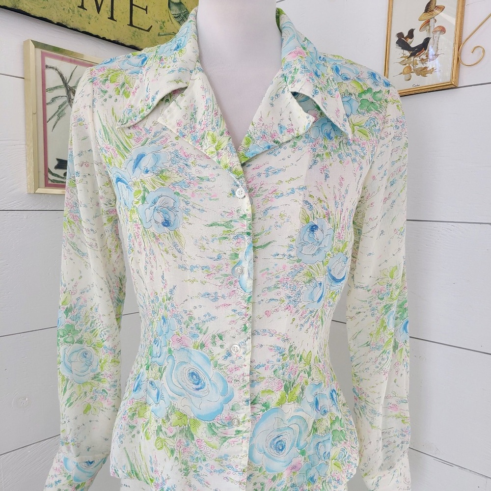 1970's Vintage Lady Manhattan Floral Blue and White Button-Up
